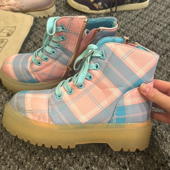 YRU Pink and blue boots - Picture 3 of 5